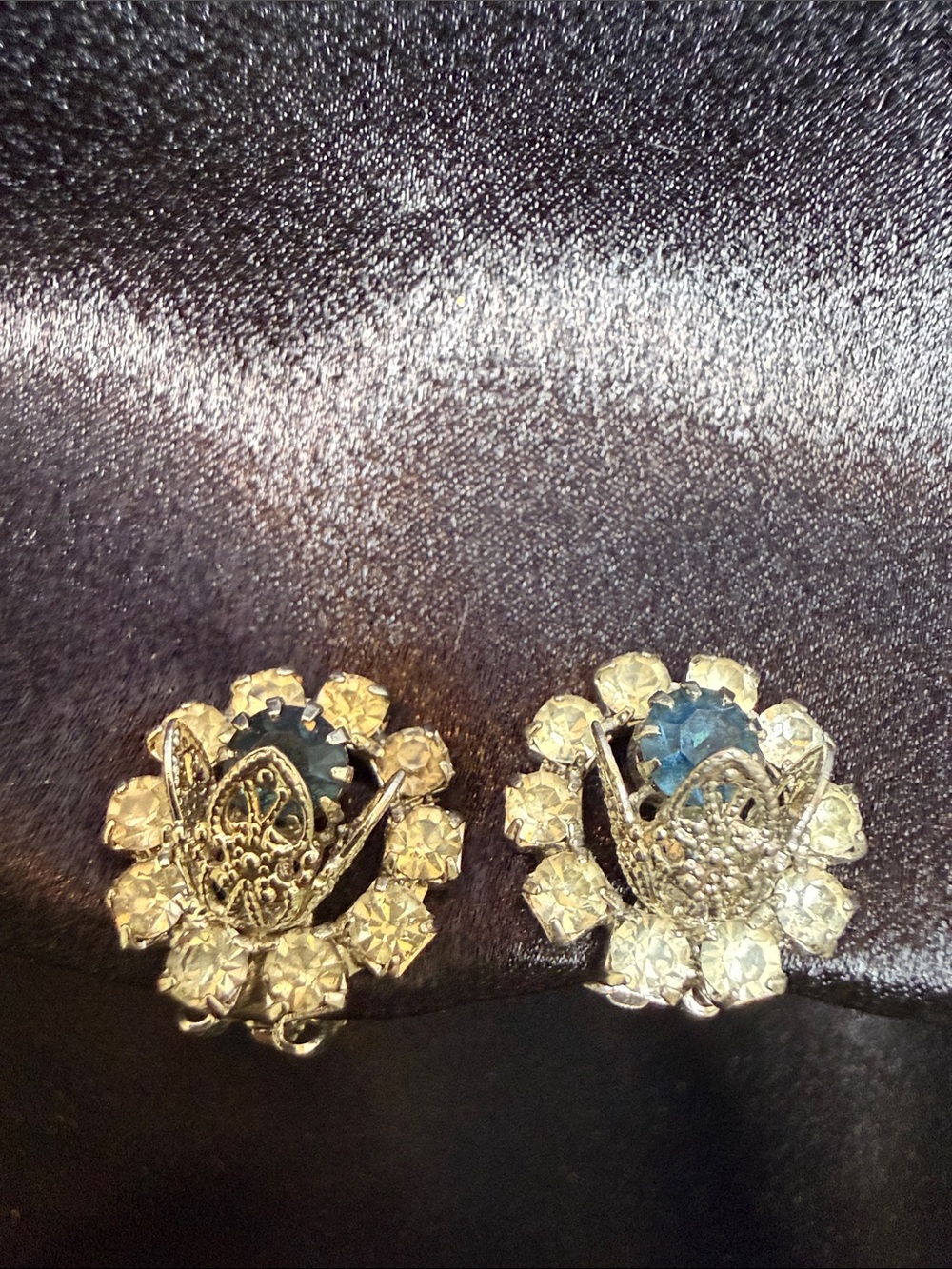 Vintage-I Blue Crystal Flower Clip-On Earrings